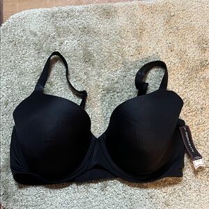 Women’s size 34DD Ambrielle brand black every day full coverage bra